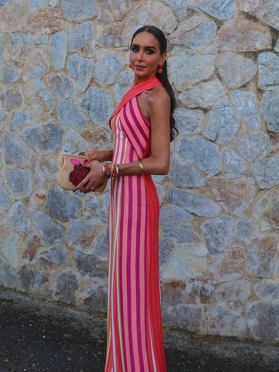 Vestido con tirantes cruzados y rayas