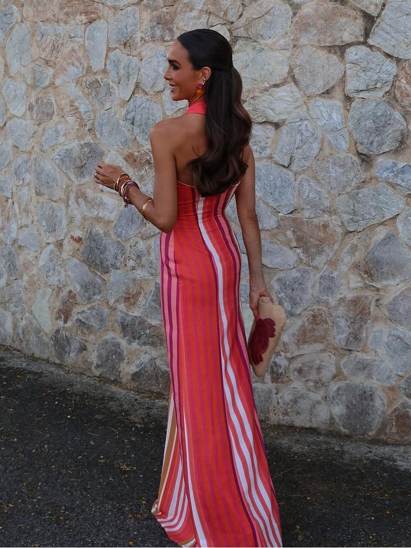Vestido con tirantes cruzados y rayas