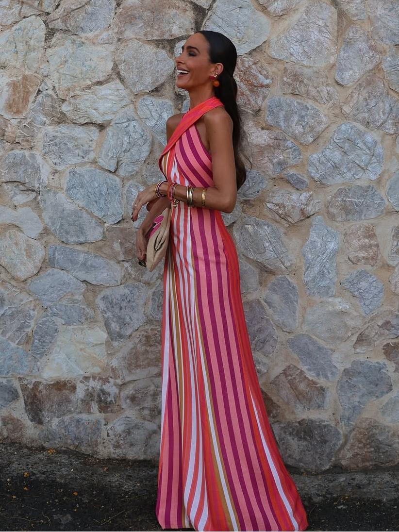 Vestido con tirantes cruzados y rayas
