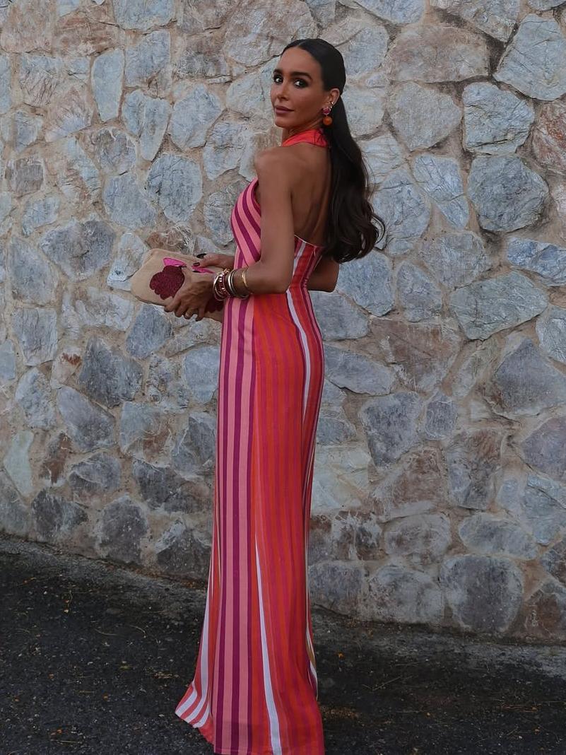 Vestido con tirantes cruzados y rayas