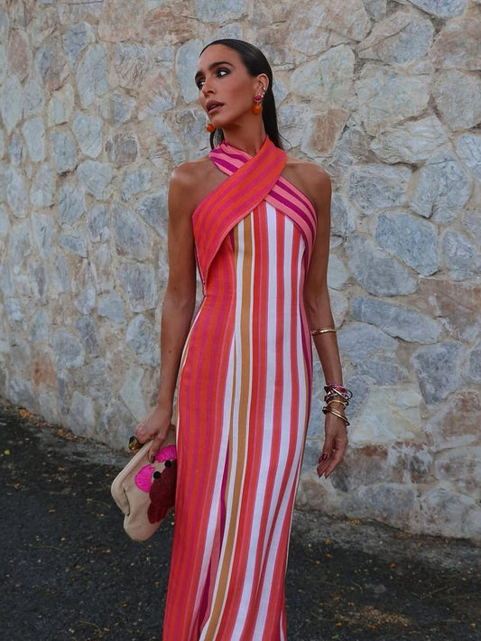 Vestido con tirantes cruzados y rayas